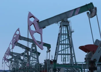 Oil Prices Rise 1% Amid Banking Crisis Worries