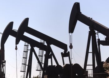 Weekly oil losses due to interest rate fears