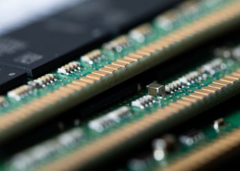 Korea’s exports of IT products fall 28.5%