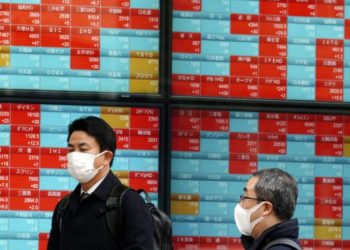 Japan’s Nikkei falls as chip stocks lose momentum