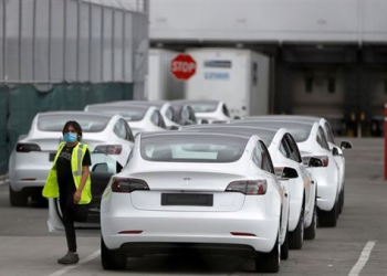 Tesla announces price cuts for its cars in Japan