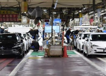 Japan halts auto export to Russia