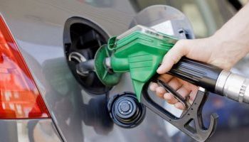 Pakistan raises gasoline and diesel prices to record levels amid rising inflation