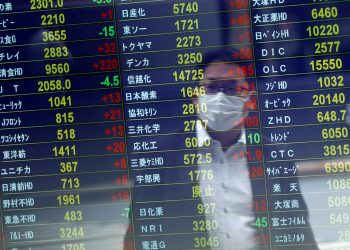 Asia stocks struggle after U.S. Treasuries fall