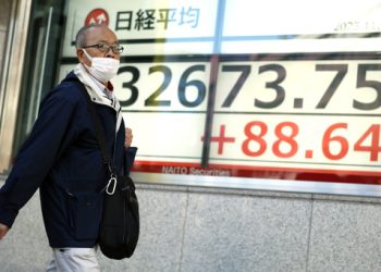 Asian stocks mostly higher as traders brace for inflation data