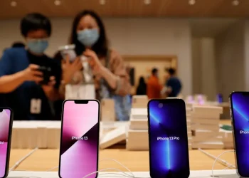 How did "Apple" lose $130 billion of its market value in just 3 sessions?