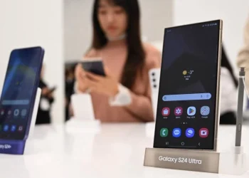 Samsung Gears Up Against Apple with AI-Powered Galaxy S24