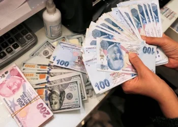 Dollar Gains Ground for Second Consecutive Week as Rate Cut Expectations Diminish