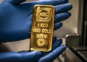 Gold's Weekly Winning Streak Ends Amid Diminished Rate Cut Hopes
