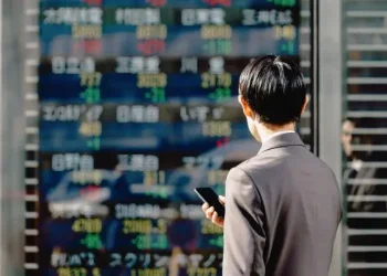 Nikkei Takes a Breather as Record Highs Loom