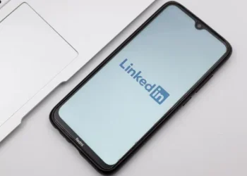 LinkedIn Introduces AI-Powered Features to Enhance Communication