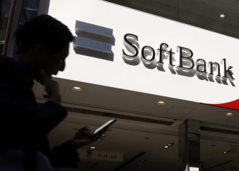"Soft Bank" returns to profitability and achieves a net income of $6.6 billion.