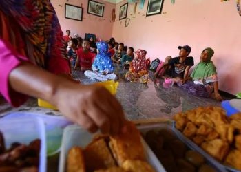 Indonesia’s Free School Lunch Plan: Boost or Burden?