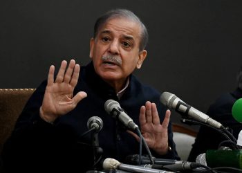 Pakistan’s Prime Minister Stresses Inevitability of Extended IMF Bailout amid Economic Struggles