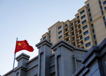 China’s Economy Surges in First Quarter, but Signs of Weakness Linger