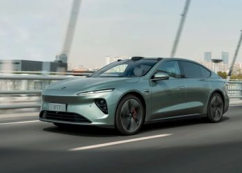 Nio’s ET7 Electric SUV Takes on Tesla’s Model Y in the Global EV Market